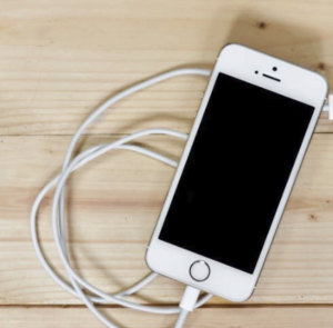 2017-02-18-20_30_51-free-stock-photo-of-apple-cable-charging